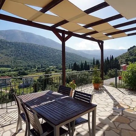 Nikos House Apartmán *